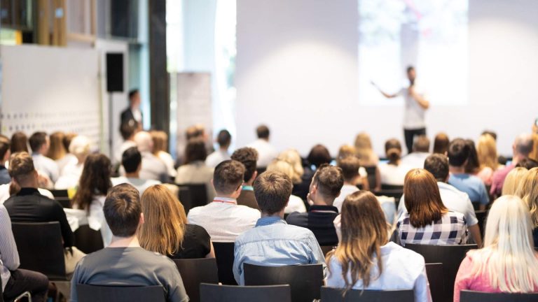 Equipamiento ideal para eventos empresariales: Tablets, portátiles y más