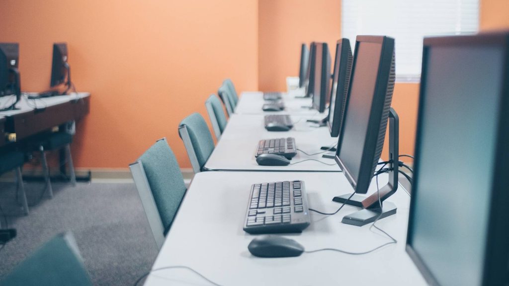 Sala de computadores alquilados APG