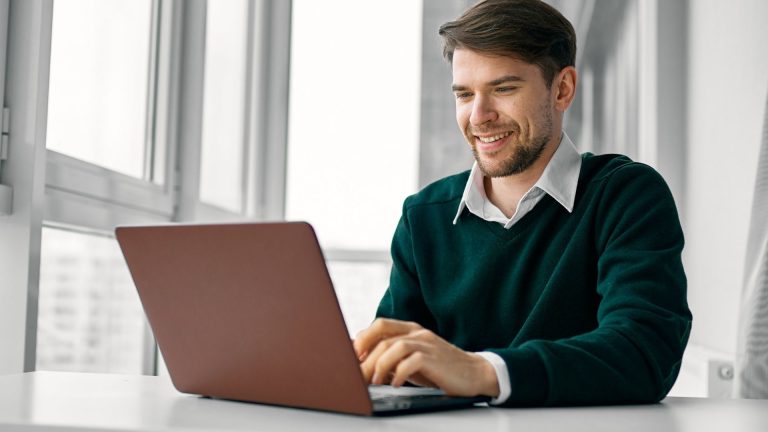 Tendencias 2025 en tecnología empresarial: auge del alquiler y pago por uso