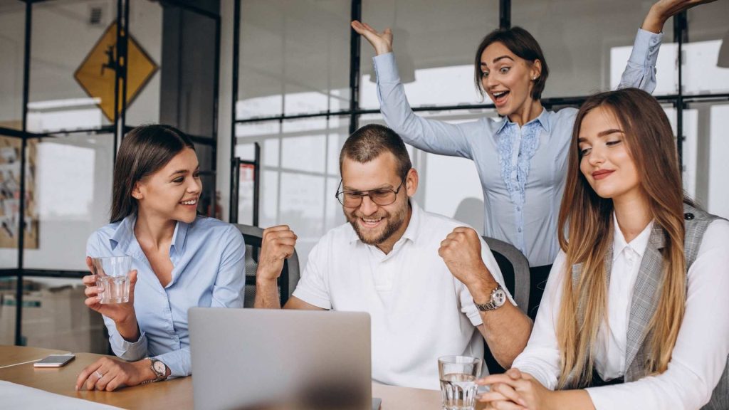 Casos reales de renting tecnológico en empresas: Cómo mejoran su flujo de caja